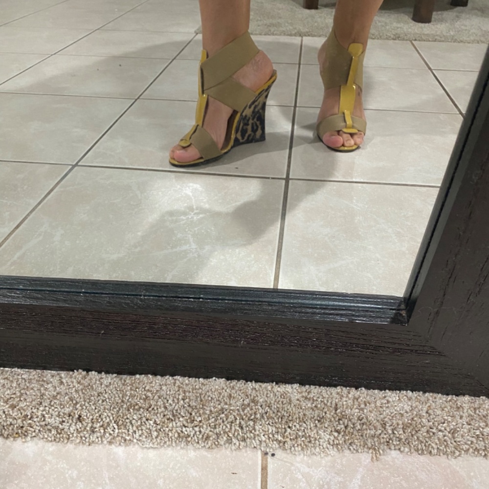 Manolo Blahnik nude/leopard sandals 40 - Picture 7 of 7